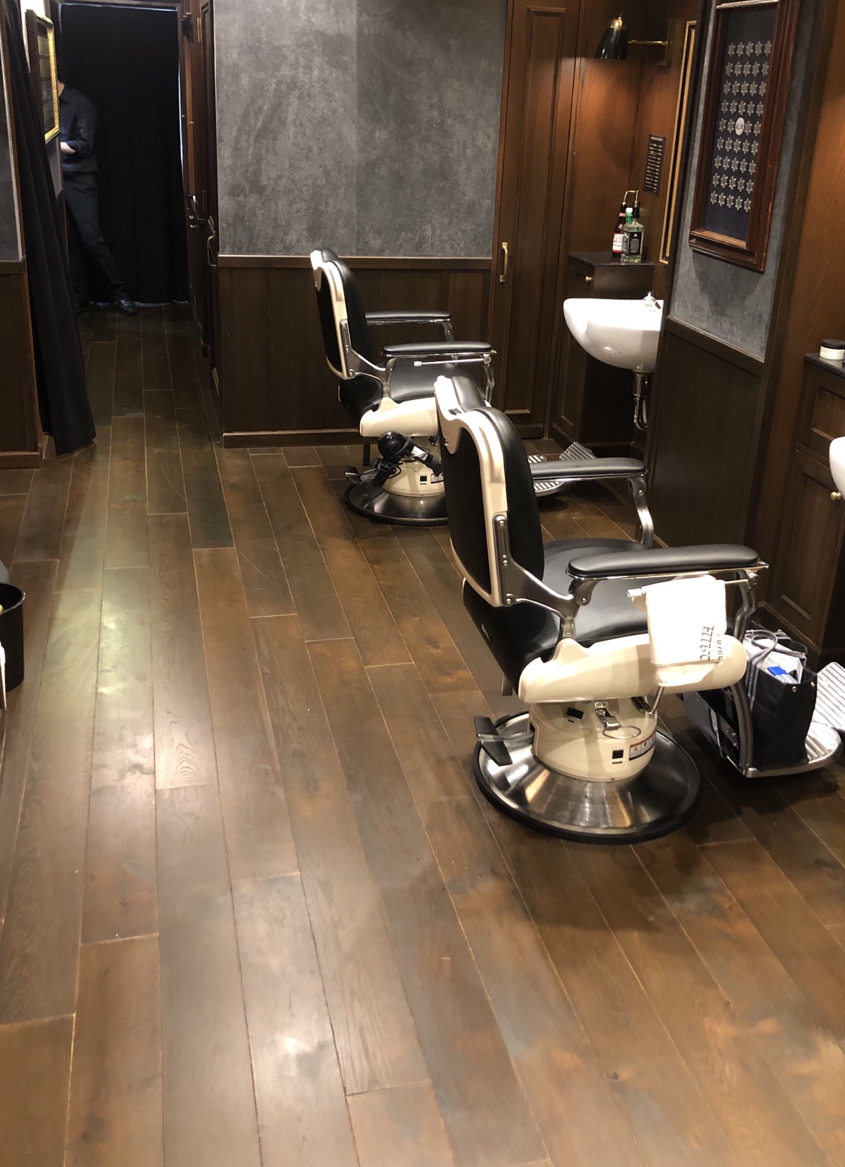 横浜バーバーショップ オープン ブログ Barbershop 横浜店 高級理容室 床屋 ヒロ銀座ヘアーサロン