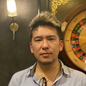 山崎　航太郎