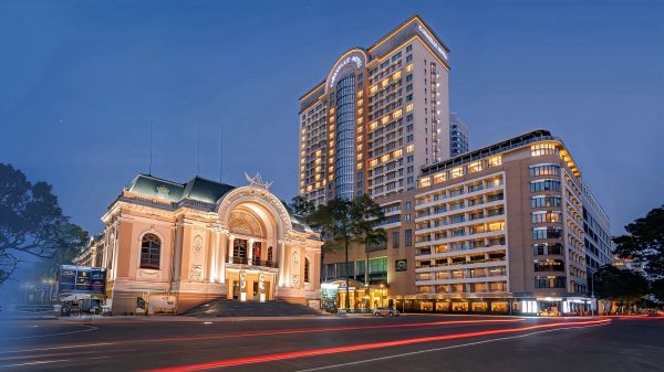 HIROGINZA PREMIUM  BARBER SPA  VIETNAM CARAVELLE SAIGON HOTEL