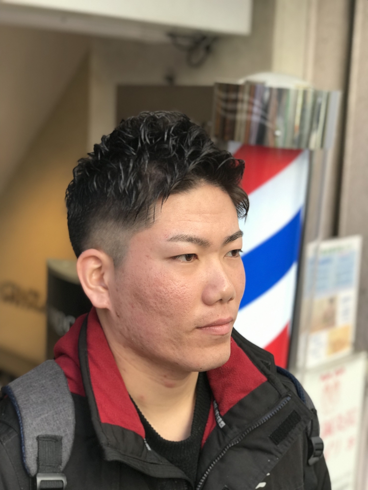 ツーブロックローフェード ヘアカタログ 高級理容室 床屋 ヒロ銀座ヘアーサロン