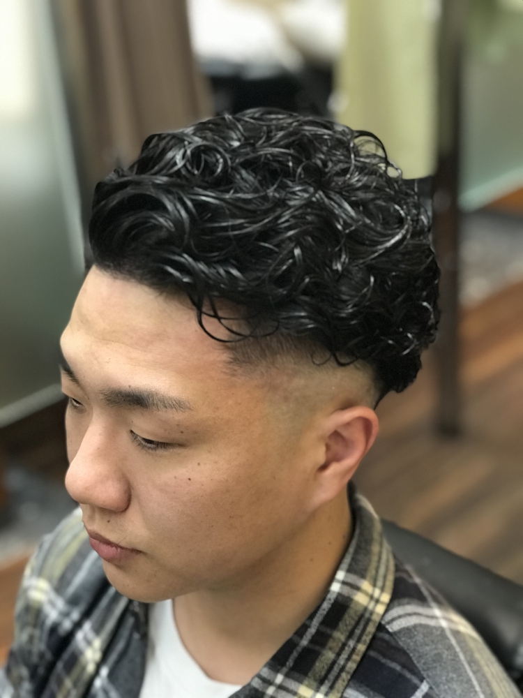 ハードパートパーマスキンフェード ヘアカタログ 高級理容室 床屋 ヒロ銀座ヘアーサロン