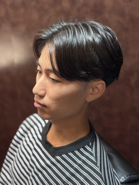 清潔感と色気を両立するセンターパート