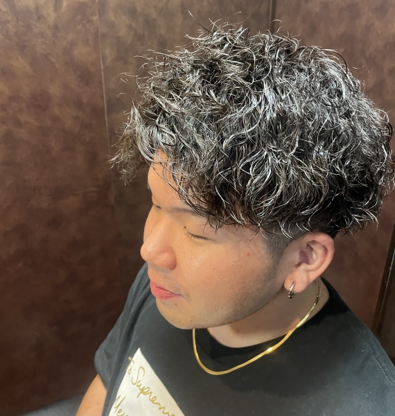 周りと差をつける！縦落ちツイストスパイラルパーマ