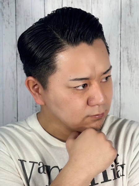 73後梳油頭展現成熟自信