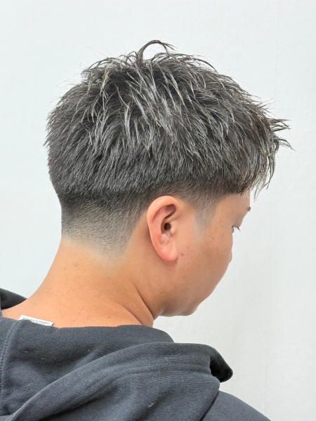 清潔感と男らしさを両立するスキンフェード