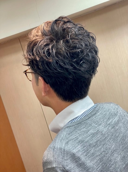 直毛でお困りの方！自然なニュアンスパーマあります！