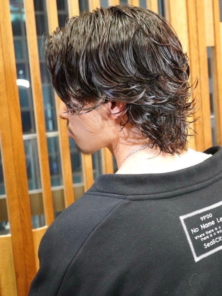 長髮的男性髮型