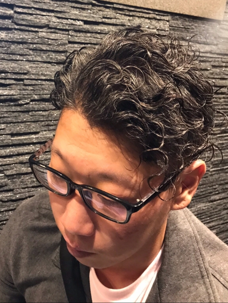 ツーブロスパイラルパーマスタイル ヘアカタログ 高級理容室 床屋 ヘアサロン Premium Barber プレミアムバーバー