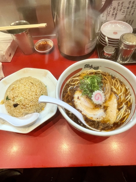 仕事終わりにラーメン食べました