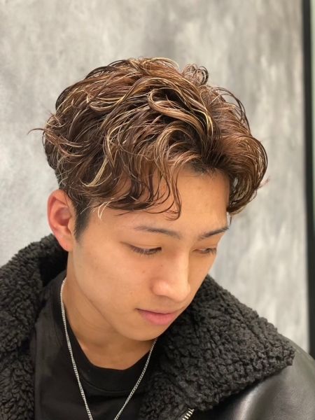 大人が似合う柔らかフェザーパーマ