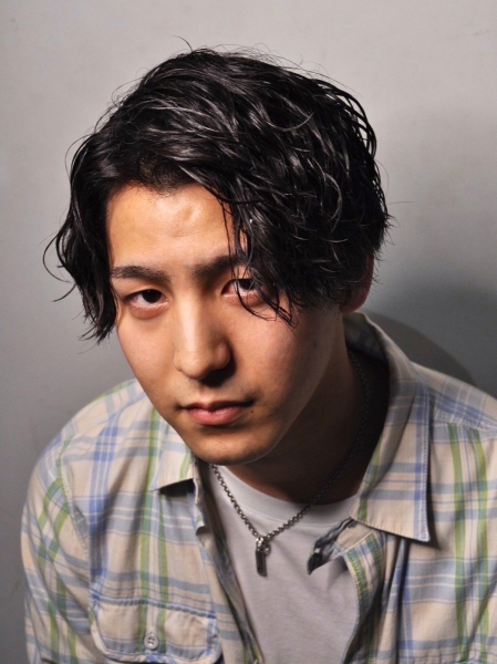 清潔感ある長めパーマスタイル