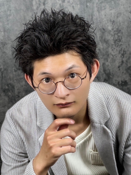 今どきは“ラフさ”がカッコいい。スパイキーショート