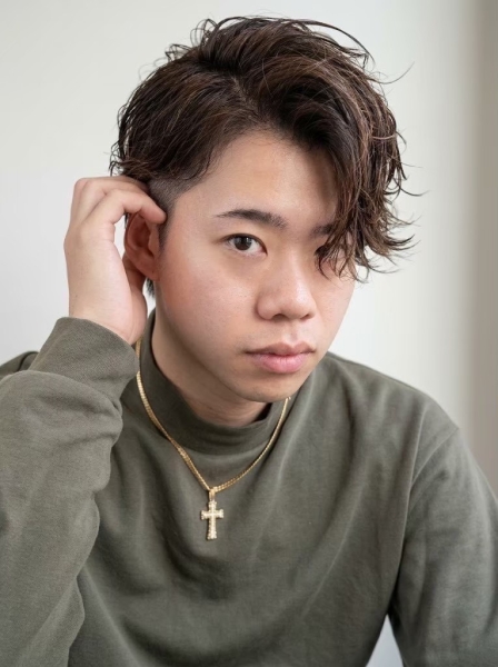 作り込みすぎない大人のニュアンスパーマ