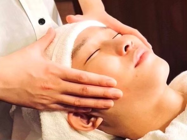 むくみが消える。顔が軽くなる“お顔ほぐし”