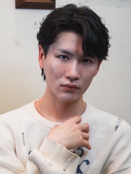 耳掛けセンターパートで色気倍増