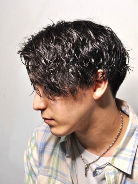 秋、動きで魅せる「スパイラルパーマ」