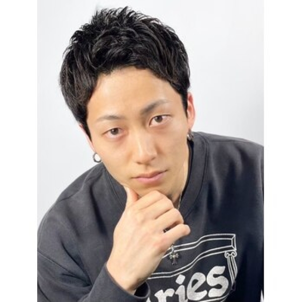 清潔感と男らしさが際立つショートアップバング