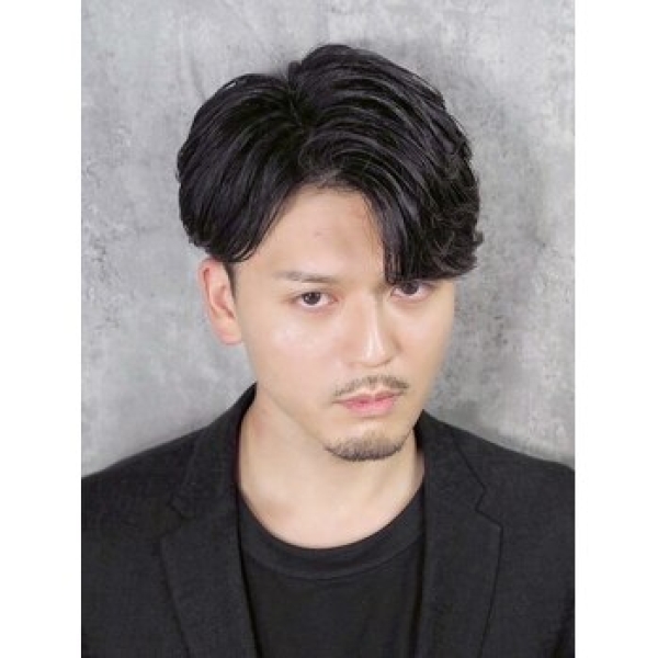 清潔感と上品さを両立する 耳掛けパートの大人スタイル