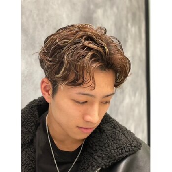 自然な動きで印象アップ！ワンカールパーマ