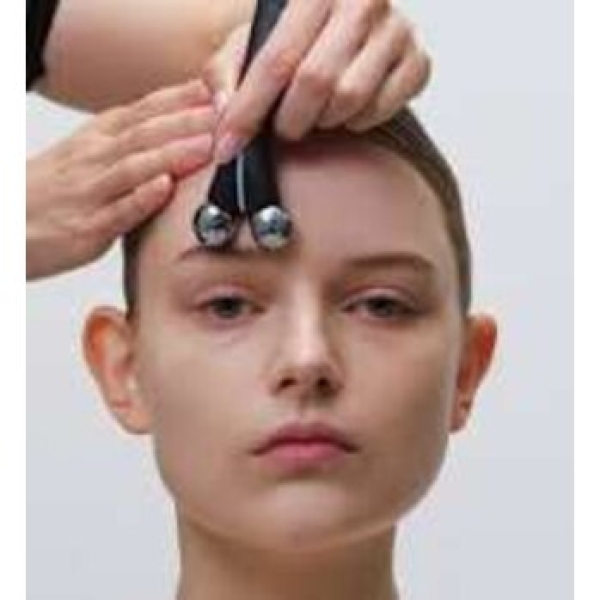 フェイスケアで若々しさを！マンハッタンピーリフト体験