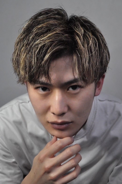 個性を引き立てるメッシュアップバング