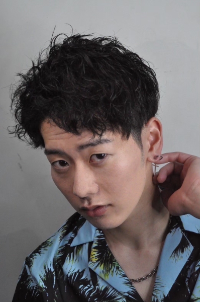 動きと立体感が魅力のショートツイストスパイラルパーマ