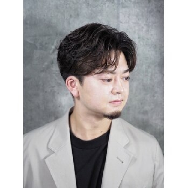 自然な動きで印象アップ。“ニュアンスパーマ”でラフさと清潔感を両立