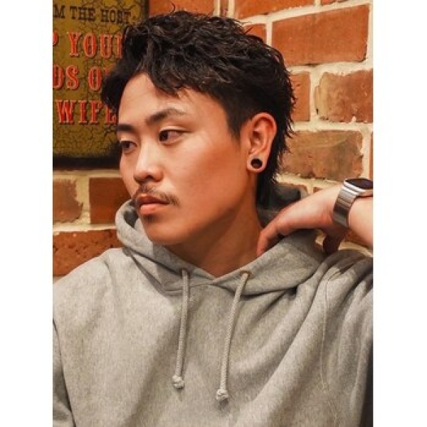 軽さと動きが魅力。“ショートフェザーパーマ”で爽やかに