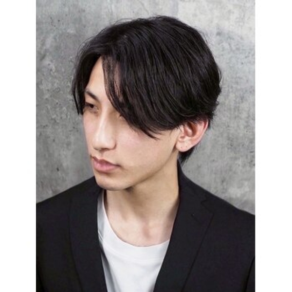 自然体で爽やかに決まる“ナチュラルセンターパート”