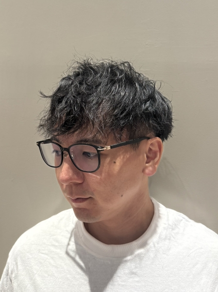 緩めツイストスパイラル × 前髪ダウンスタイル