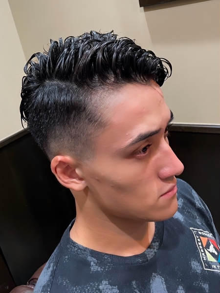 スキンフェード×パーマで魅せる冬髪