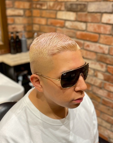 ピンクブロンドカラー　フェード