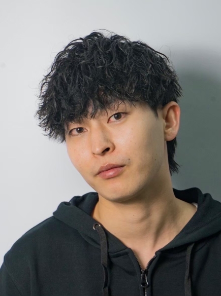 強めツイストで大人の色気ヘア