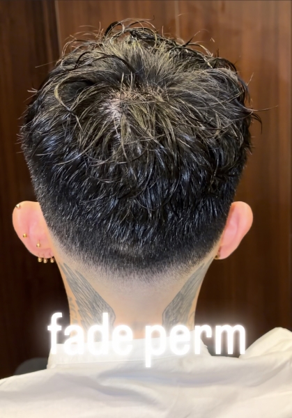 動きと清潔感を両立したパーマフェード