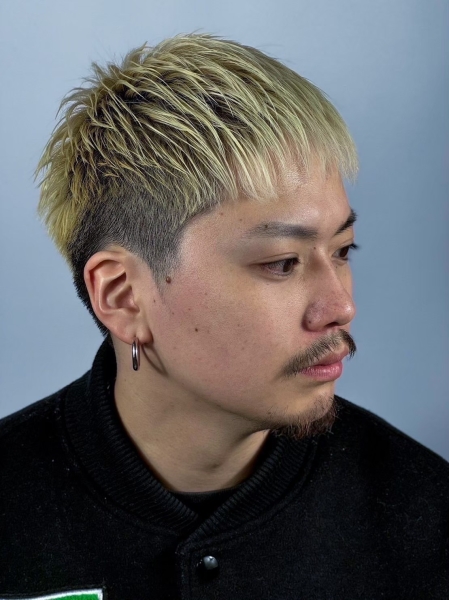 金髪長めクロップ