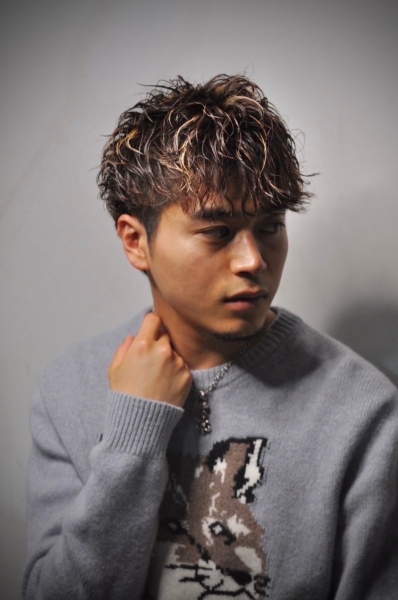 茶金メッシュでつくる大人の抜け感スタイル