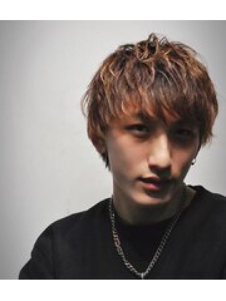 ウルフスタイルで“シャープさと立体感”をプラス