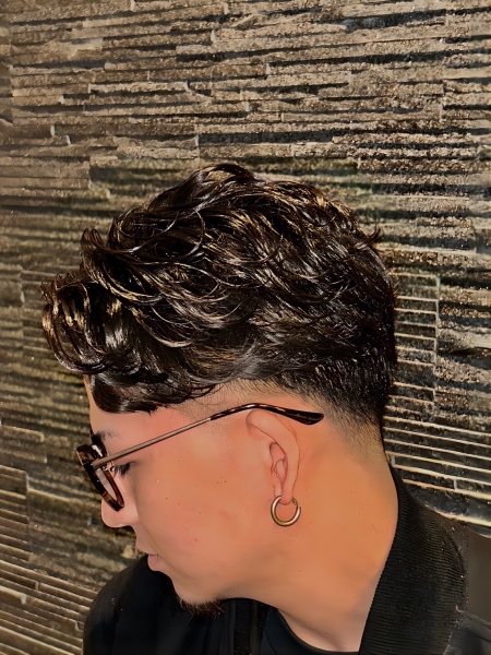 アイロンパーマで作る自然な毛流れヘア