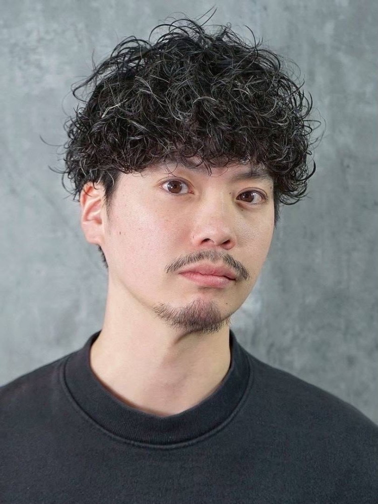 軽さと動きが魅力のショートマッシュスパイラル
