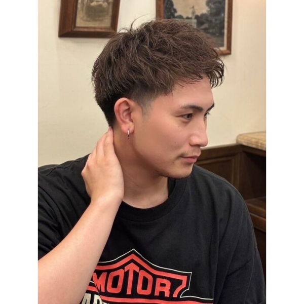 アイロンパーマで作る“自然な動きと清潔感”