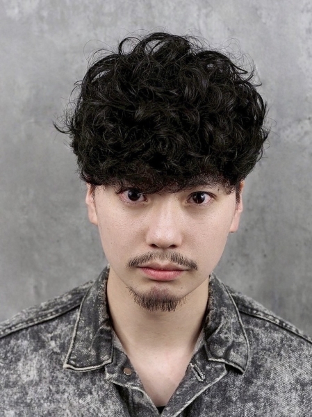 癖毛風マッシュで作る自然な動きと柔らかさ