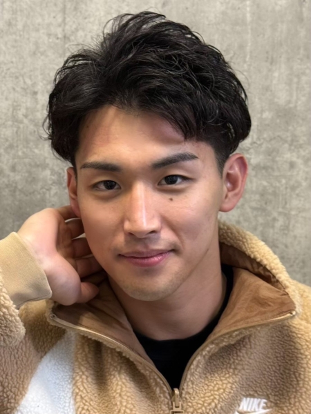 大人の余裕を演出するビジネスショートパーマ