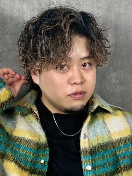男らしさ全開！ツイスパアップバング