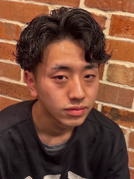 軽やかで清潔感あるショートフェザーパーマ