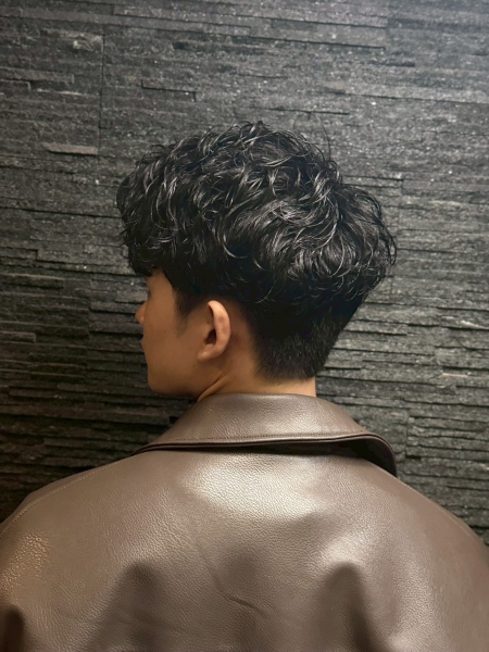 簡単スタイリングで決まる立体ショート