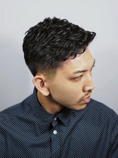 自然な動きで好印象を作るウェーブ×ショートスタイル