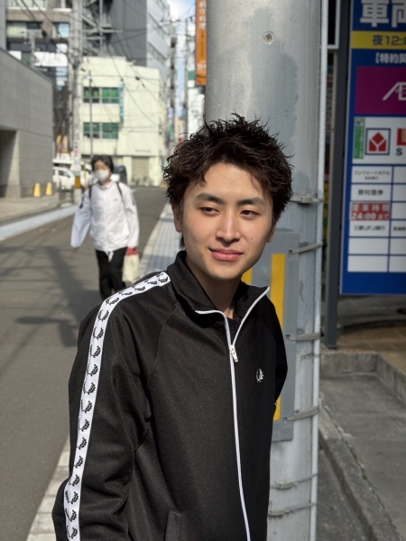 ピンパーマで自然な束感と立体感を