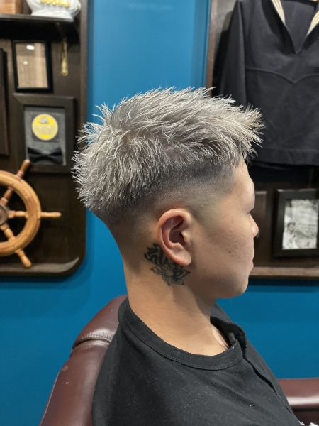  清潔感も色気も。季節対応フェードショート