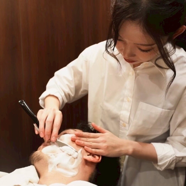 バーバーのお顔剃りで整う大人の身だしなみ