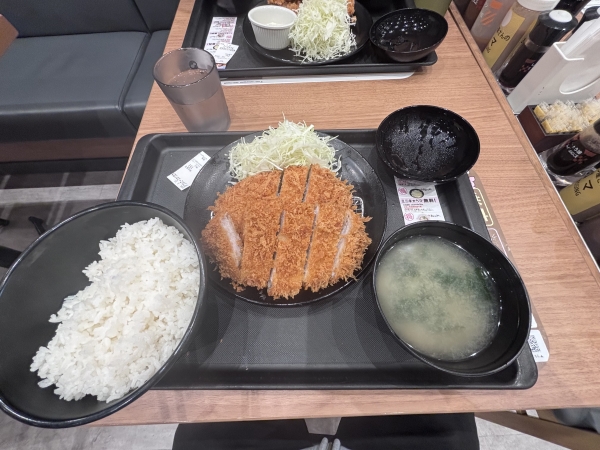 営業中の腹ごしらえ